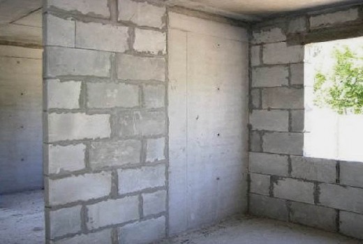 Стена из керамзитоблоков 