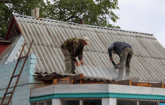 Как заделать трещину в шифере на крыше