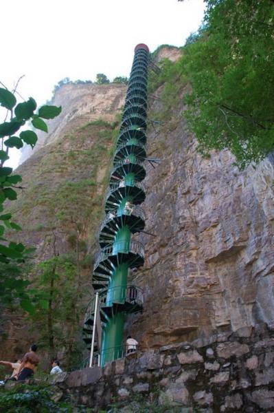 Топ-20: самые уникальные и захватывающие лестницы в мире