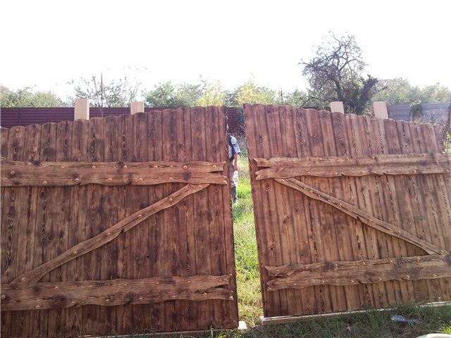 Ворота и калитка из искусственно состаренного дерева, а также люстра из остатков., фото № 13