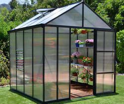 Каждый садовод может самостоятельно изготовить на даче тепличную конструкцию