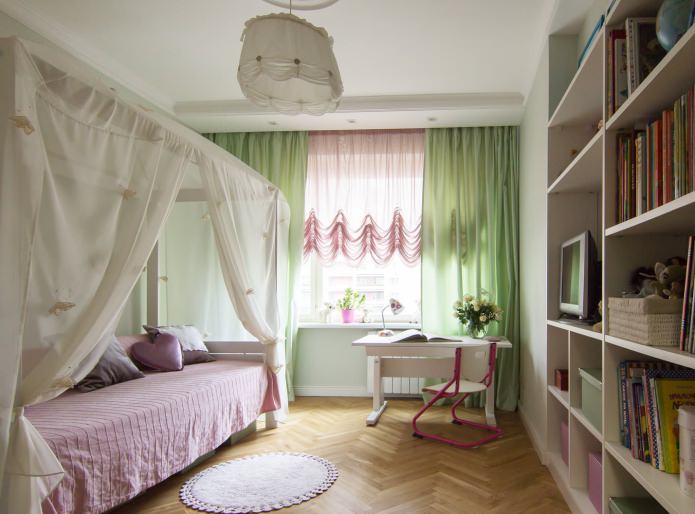 комбинированные розовые и зеленые шторы в дизайне детской для девочки