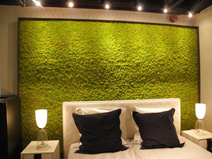 Вертикальное озеленение в интерьере спальной комнаты