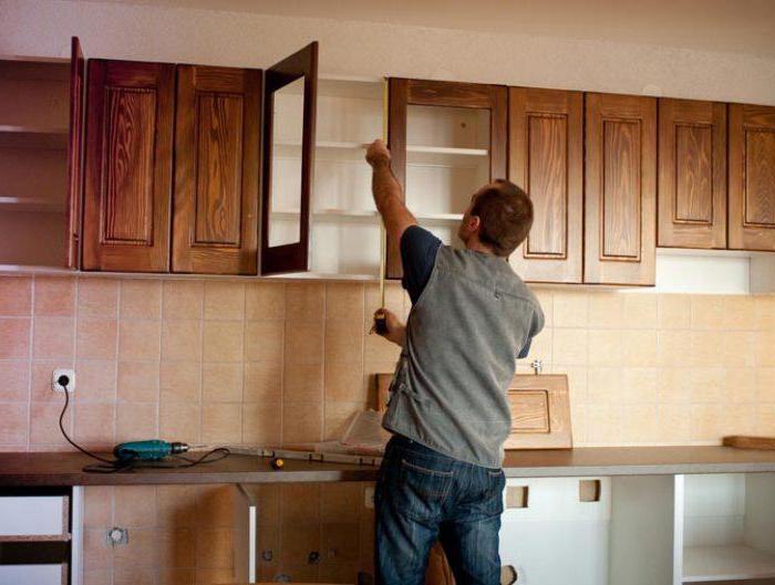 Как повесить на стену кухонные шкафы