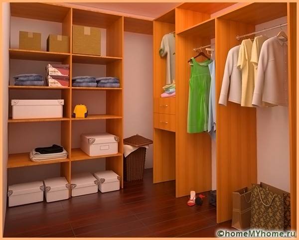 Под гардеробную можно обустроить небольшое помещение отдельно