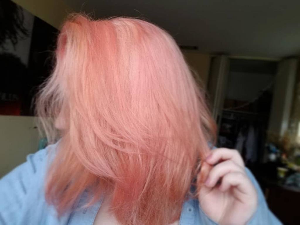 персиковые волосы