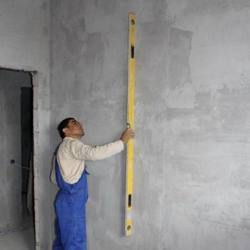 Как проверить качество отшпаклеванных стен. Как дилетанту проверить качество отшпаклеванных стен