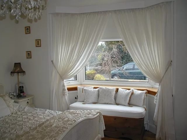 шторы для спальни с эркерным окном
