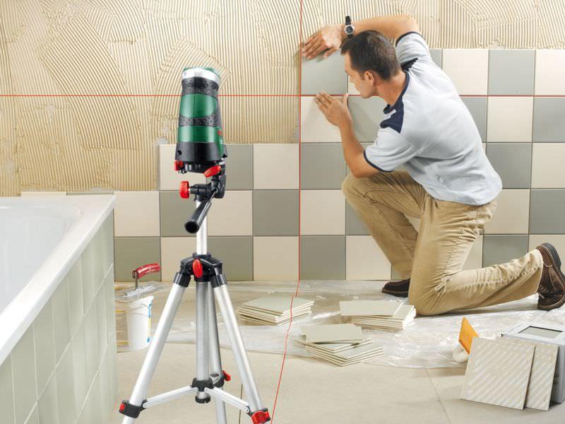 Керамичечкая плитка лучше всего противостоит воздействию агрессивных сред и влажности, что делает ее отличным вариантом для декора стен