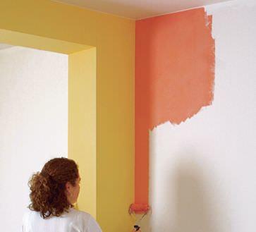 Покраска - один из самых популярных видов отделки стен на кухне и уступает лишь плитке