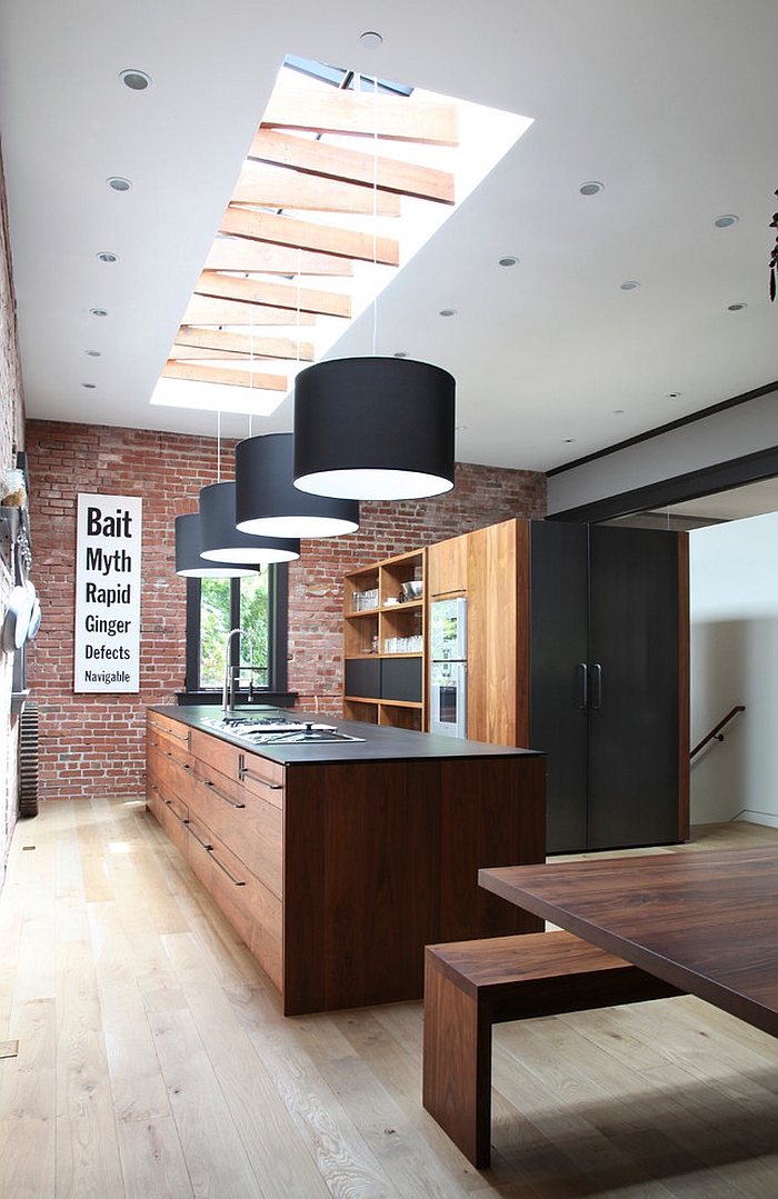 Потрясающий дизайн интерьера кухни с потолочными окнами