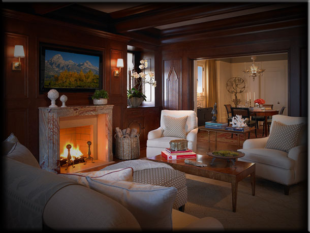 Интерьер гостиной с камином в классическом стиле