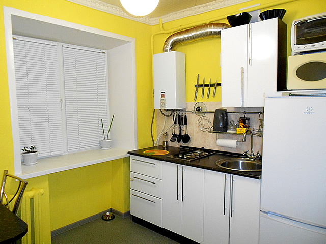 маленькая кухня дизайн фото 9 кв м с холодильником с котлом 2