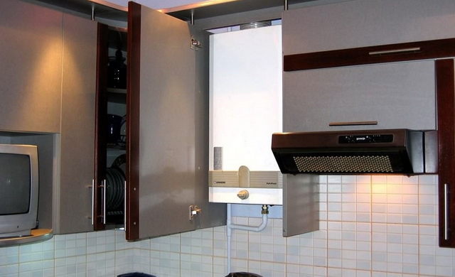 Фото дизайна кухни с газовым котлом на стене 2