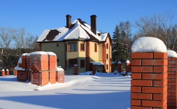 Частный дом в России. Трубы с колпаками