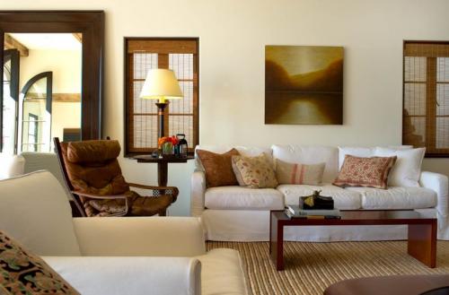 Картины на коричневой стене. Картины в интерьере гостиной —, как подобрать и правильно развесить произведения искусства + 96 фото