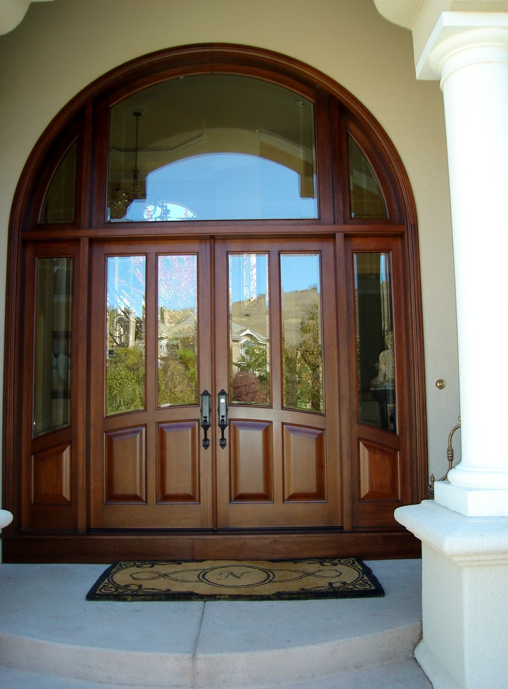 Что собой представляет фрамуга, виды конструкций, установка своими руками над входной дверью.