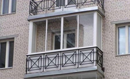 Остекление балкона алюминиевой рамой без выноса 