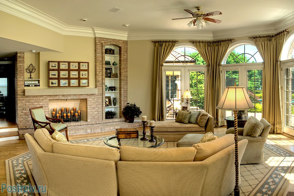 traditional-family-room