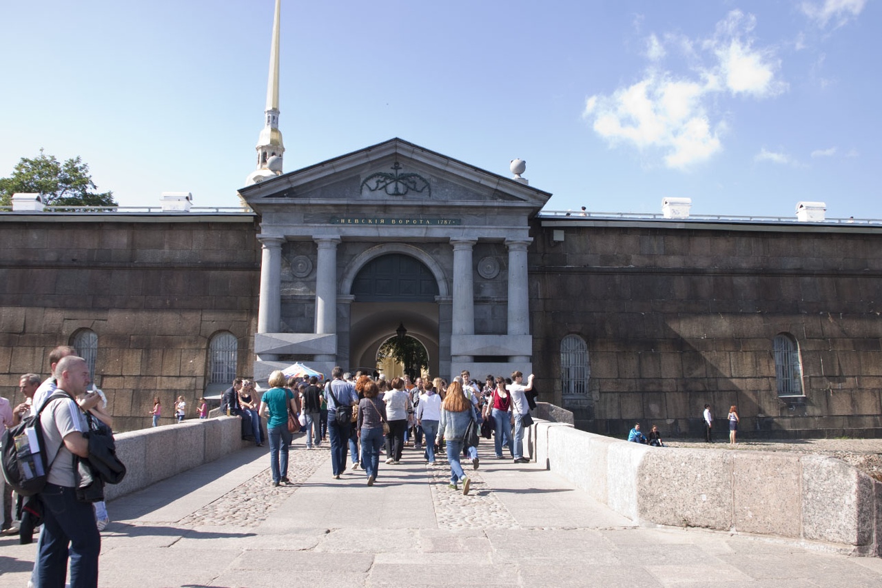 IADkvAYVsvI Петропавловская крепость в Санкт-Петербурге.