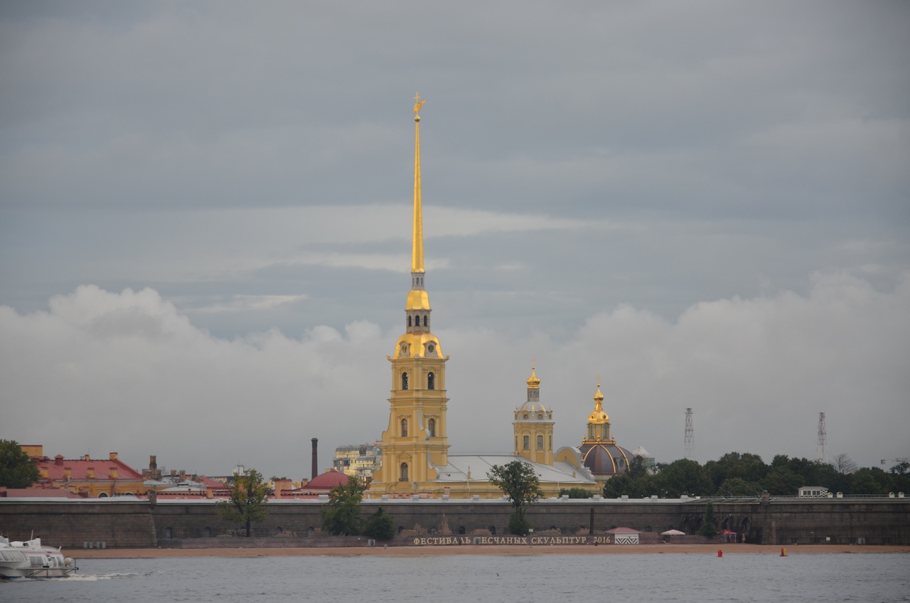 _emrF7-yEWw Петропавловская крепость в Санкт-Петербурге.
