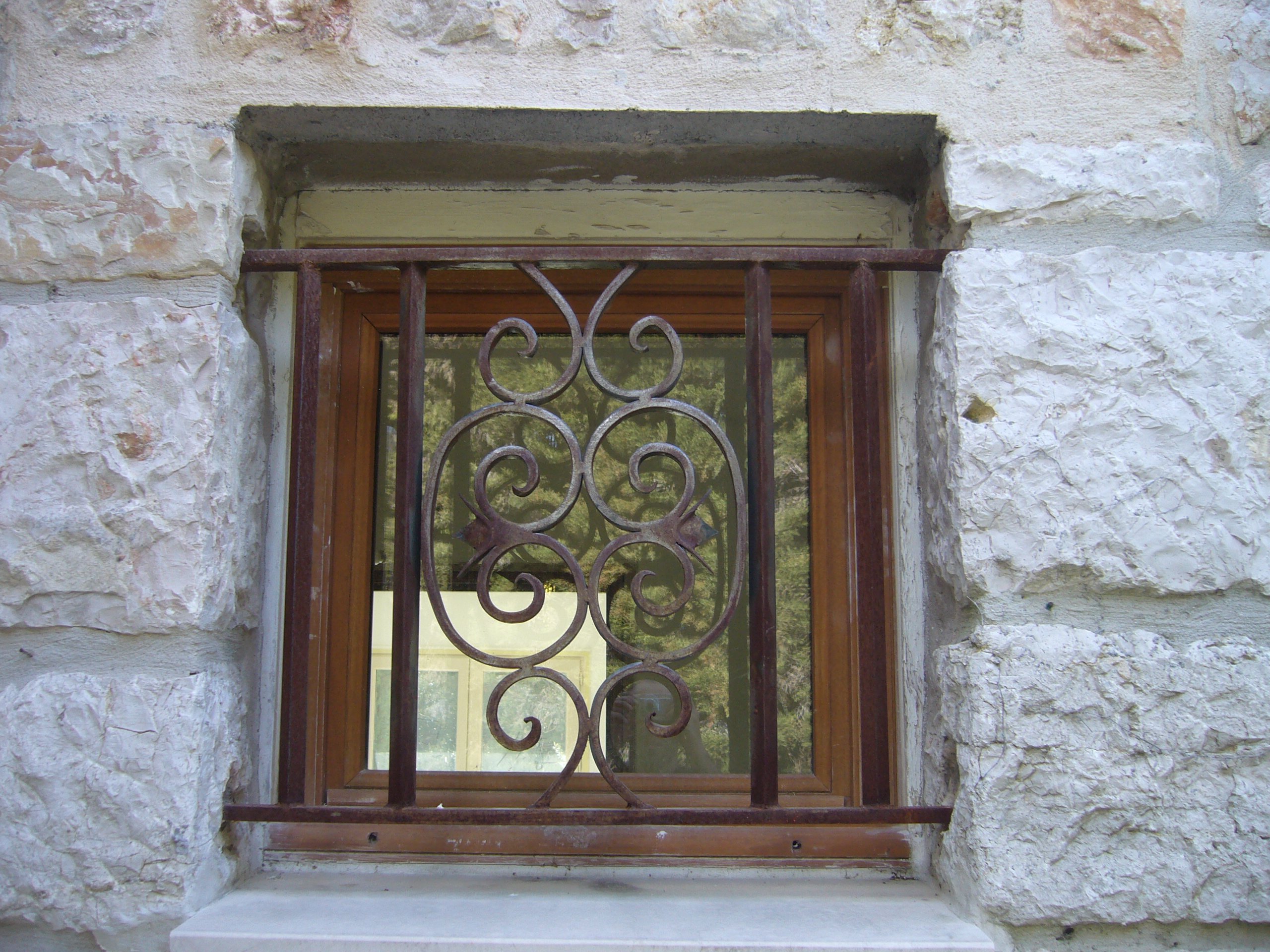 Решетка на окно железная