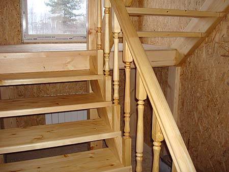 На фото пример деревянной лестницы, изготовленной самостоятельно.