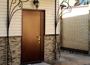 Утепление входной деревянной двери в частном доме