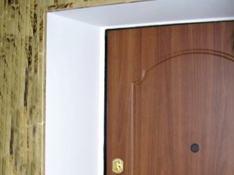 Как правильно отделать дверные откосы?