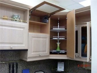 Угловые навесные шкафы для кухни: особенности и виды