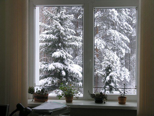 Качественные окна при грамотной установке хорошо удерживают тепло, но о полной термоизоляции говорить все же нельзя