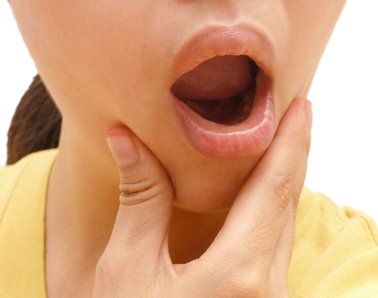 Что делать, если щелкает челюсть при открытии рта: обзор причин и методов лечения