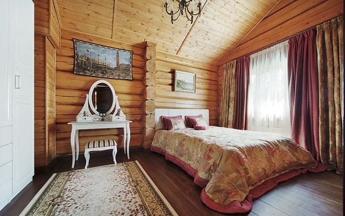 декор спальни в деревянном доме