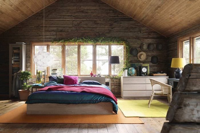 интерьер спальни в деревянном доме