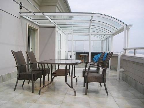 Solid polycarbonate sheets with dual-UV protective coating creates a comfortable area