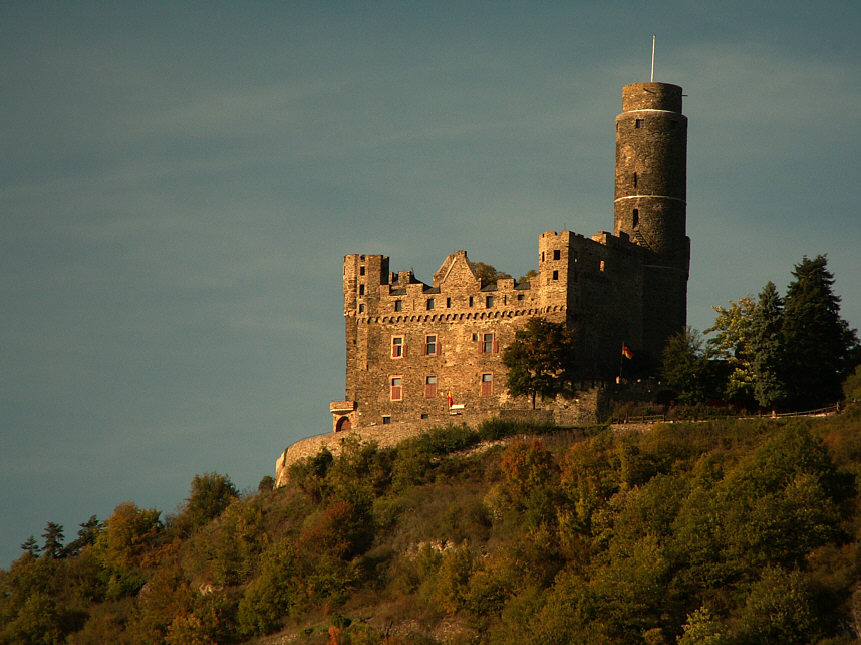 Замок строился на холме